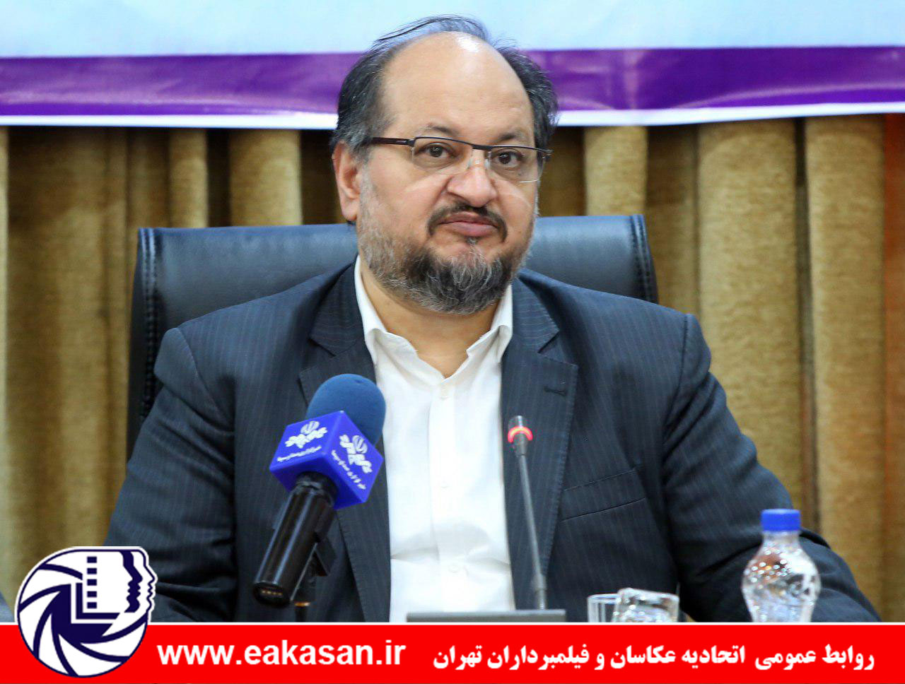 محمد شریعتمداری ، کاغذ چاپ ، تحریر و روزنامه در لیست گروه یک کالاهای اساسی قرار خواهد گرفت